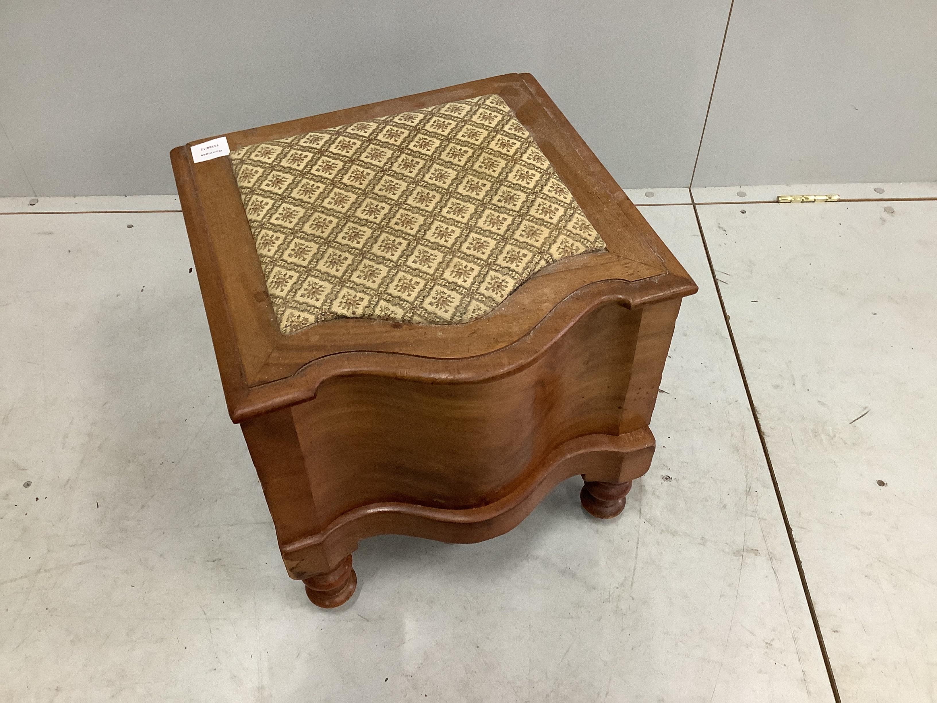 A Victorian mahogany serpentine commode, width 44cm, depth 41cm, height 43cm